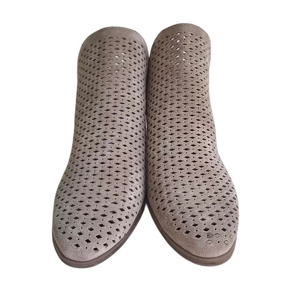 Tan Suede Booties Lucky Brand Podgia Size 8.5 Peforated Ankle Boot V-Notch Side - Picture 2 of 13